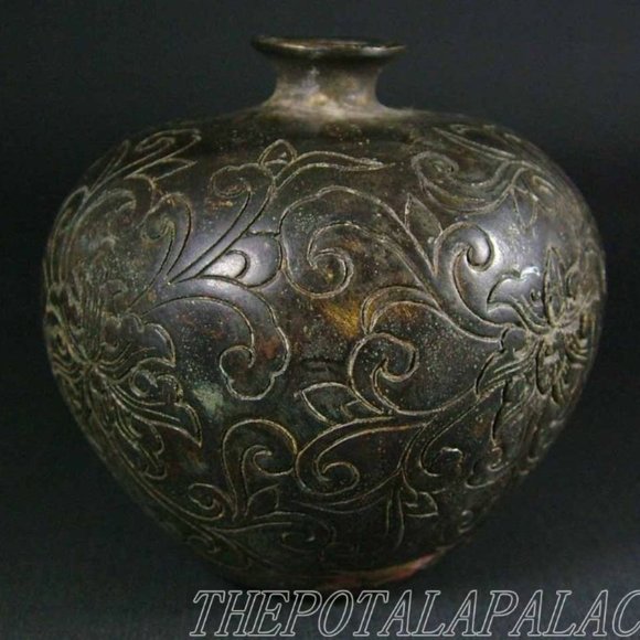 Chinese Quing Dynasty Red Copper Lotus Flowers Bottle Vase - Picture 5 of 10